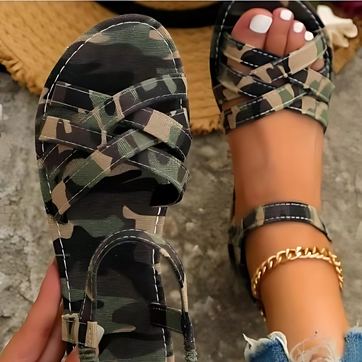Junifer | Flache einfarbige Damensandalen